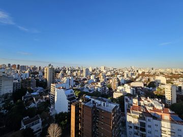 VENTA DEPARTAMENTO 3 AMBIENTES CON DEPENDENCIA RECICLADO COCHERA BAULERA PISO ALTO BELGRANO R