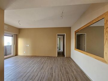 VENTA DEPARTAMENTO 3 AMBIENTES CON DEPENDENCIA RECICLADO COCHERA BAULERA PISO ALTO BELGRANO R