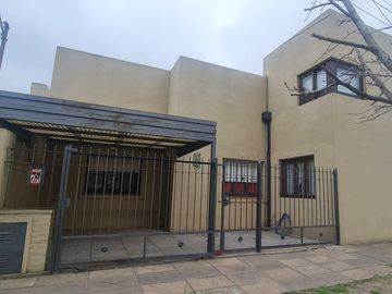 en Venta Casa Americana 4 amb. - Castelar Sur -