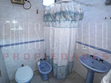 VENTA PH 5 AMBIENTES APTO USO PROFESIONAL A METROS DE AV. ANDRES BARANDA, QUILMES OESTE CENTRO.