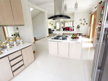 Rumah Mewah Citra Green dekat Tubagus Ismail Dago