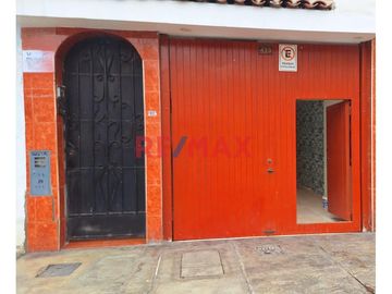 Cercanía total: al mercado “Valle Saron”, rodeado puesto de Salud, colegios, cafés, restaurantes, bancos y con fácil acceso a las principales vías y a