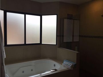 AMPLIA CASA L/B CON PISCINA CLAYTON VILLAGE 4REC 870 MT2