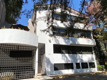BOSQUES DE LAS LOMAS, Casa de 3 recámaras con amplio jardín y terrazas
