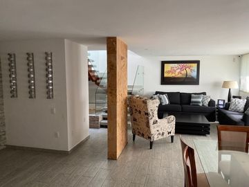 BOSQUES DE LAS LOMAS, Casa de 3 recámaras con amplio jardín y terrazas