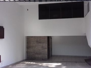 BOSQUES DE LAS LOMAS, Casa de 3 recámaras con amplio jardín y terrazas