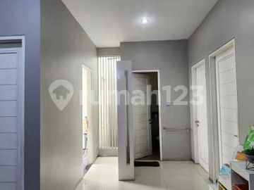 Rumah di Pusat Kota Dekat Sekolah Pius