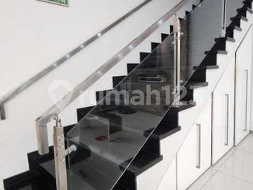 Rumah di Pusat Kota Dekat Sekolah Pius