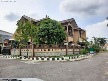 Rumah Medokan Asri Tengah, Strategis