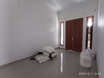 Rumah minimalis 2 lantai siap huni di jln Lempongsari