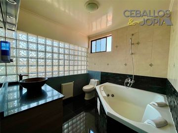 Casa en venta de 6 dorm. en Villa Alemana