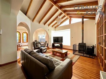 Casa en venta de 6 dorm. en Villa Alemana