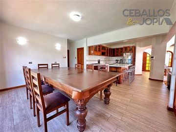 Casa en venta de 6 dorm. en Villa Alemana
