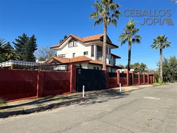 Casa en venta de 6 dorm. en Villa Alemana