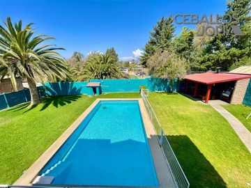 Casa en venta de 6 dorm. en Villa Alemana