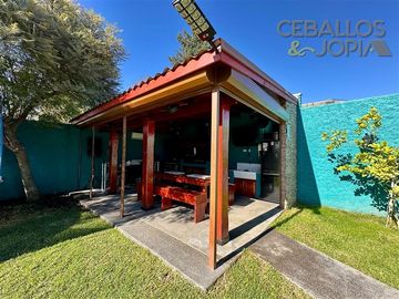 Casa en venta de 6 dorm. en Villa Alemana