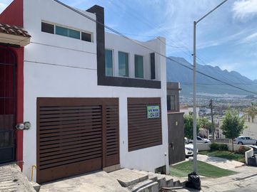 Venta Casa BALCONES MITRAS 4 Recamaras Cerca Parque y de TODO Inmediato LINCOLN