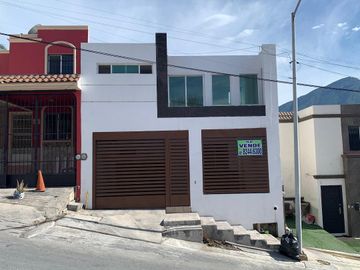 Venta Casa BALCONES MITRAS 4 Recamaras Cerca Parque y de TODO Inmediato LINCOLN