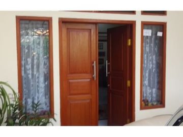 Di jual rumah sangat murah dekat hotel di ciumbuleuit