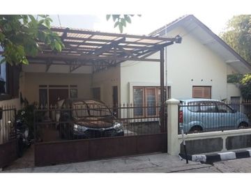 Di jual rumah sangat murah dekat hotel di ciumbuleuit
