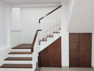 Jual Rumah Bagus Full Renov Siap Huni  Di Jaka Setia Bekasi