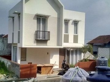 Jarang Ada Rumah Mewah 2LT dekat Universitas Widyatama Cikutra Hanya 880 Jutaan