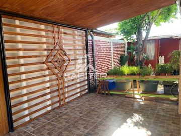 Casa en venta de 4 dorm. en Teno (35555)