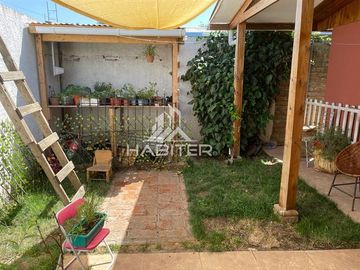 Casa en venta de 4 dorm. en Teno (35555)