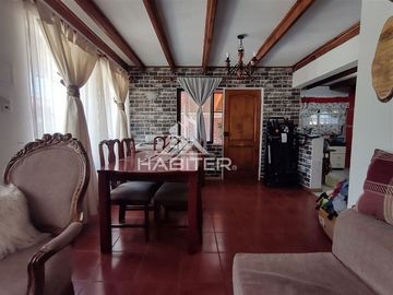 Casa en venta de 4 dorm. en Teno (35555)