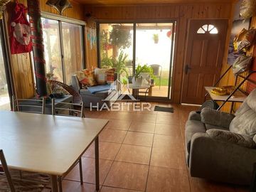 Casa en venta de 4 dorm. en Teno (35555)