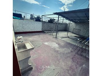 VENDO LINDA CASA FRENTE A PARQUE