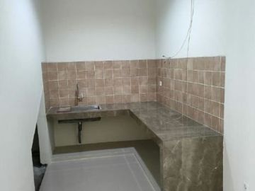 Rumah Manyar Tirtoasri hadap utara