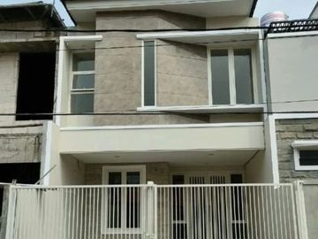Rumah Manyar Tirtoasri hadap utara