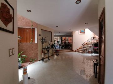 Casas en Venta en Carretas: 4 Recamaras, 5.5 Baños, Cto de Servicio