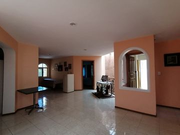 Casas en Venta en Carretas: 4 Recamaras, 5.5 Baños, Cto de Servicio