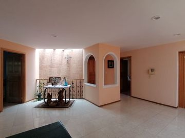 Casas en Venta en Carretas: 4 Recamaras, 5.5 Baños, Cto de Servicio