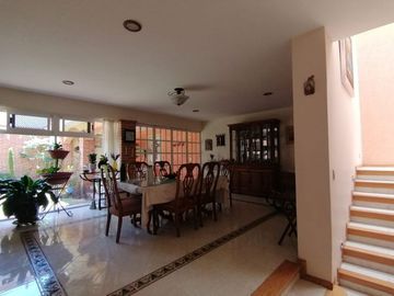 Casas en Venta en Carretas: 4 Recamaras, 5.5 Baños, Cto de Servicio