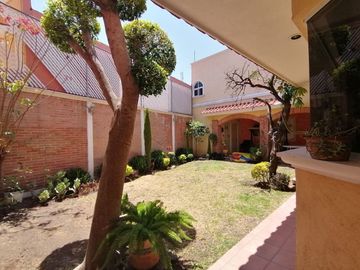 Casas en Venta en Carretas: 4 Recamaras, 5.5 Baños, Cto de Servicio
