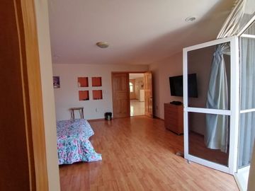 Casas en Venta en Carretas: 4 Recamaras, 5.5 Baños, Cto de Servicio