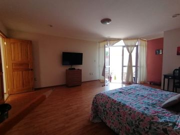 Casas en Venta en Carretas: 4 Recamaras, 5.5 Baños, Cto de Servicio