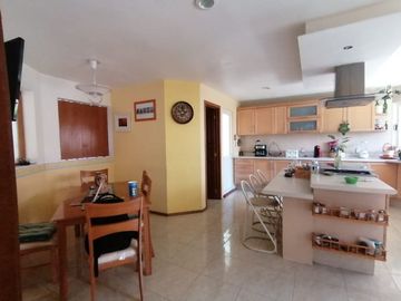 Casas en Venta en Carretas: 4 Recamaras, 5.5 Baños, Cto de Servicio