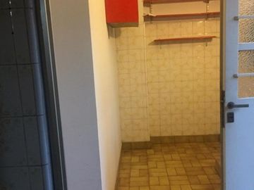 Departamento de 2 amb con terraza. POR ESCALERA.