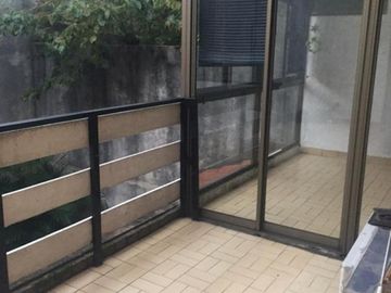 Departamento de 2 amb con terraza. POR ESCALERA.
