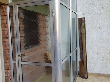 Departamento de 2 amb con terraza. POR ESCALERA.