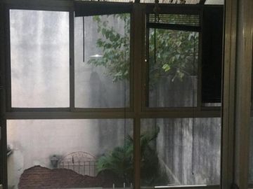 Departamento de 2 amb con terraza. POR ESCALERA.