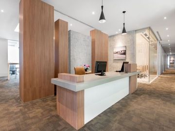 Book open plan office space for businesses of all sizes in Regus AIA Capital Center