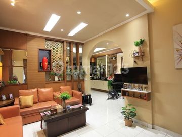 Rumah Bagus Semi Furnished 2 1/4 Lantai Taman Surya 5
