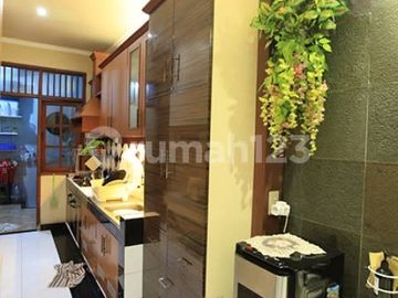 Rumah Bagus Semi Furnished 2 1/4 Lantai Taman Surya 5