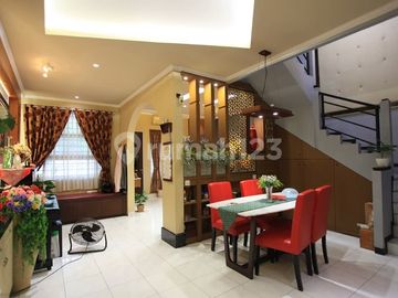 Rumah Bagus Semi Furnished 2 1/4 Lantai Taman Surya 5