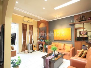 Rumah Bagus Semi Furnished 2 1/4 Lantai Taman Surya 5